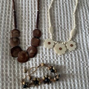 Fun beach/summer jewelry - 2 necklaces and a bracelet